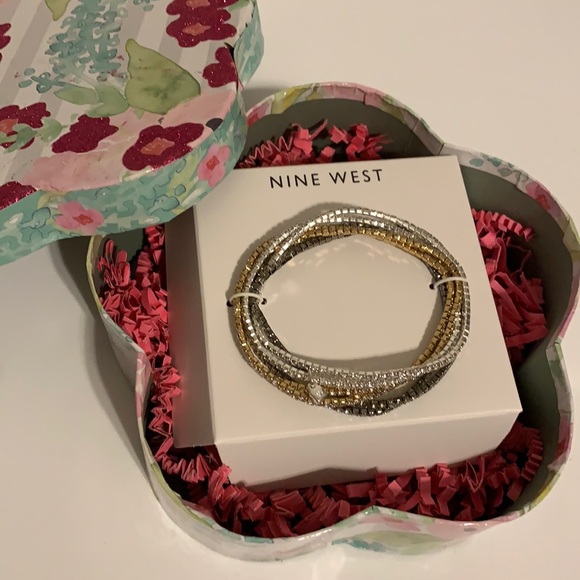 red vapormax plus women's